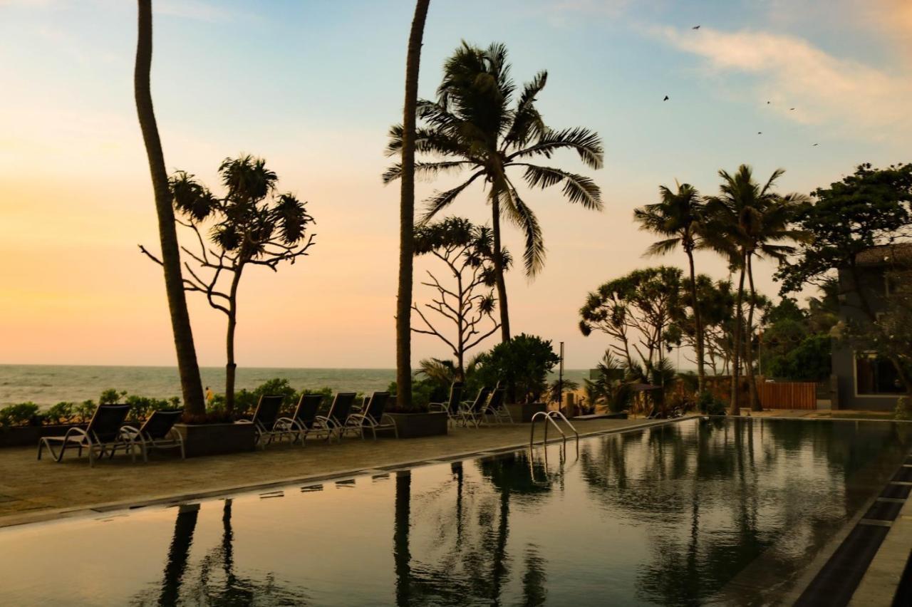 Earl'S Regent Negombo Hotel Exterior photo