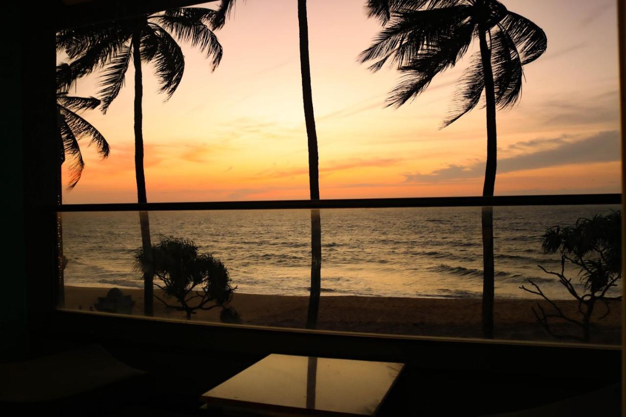 Earl'S Regent Negombo Hotel Exterior photo