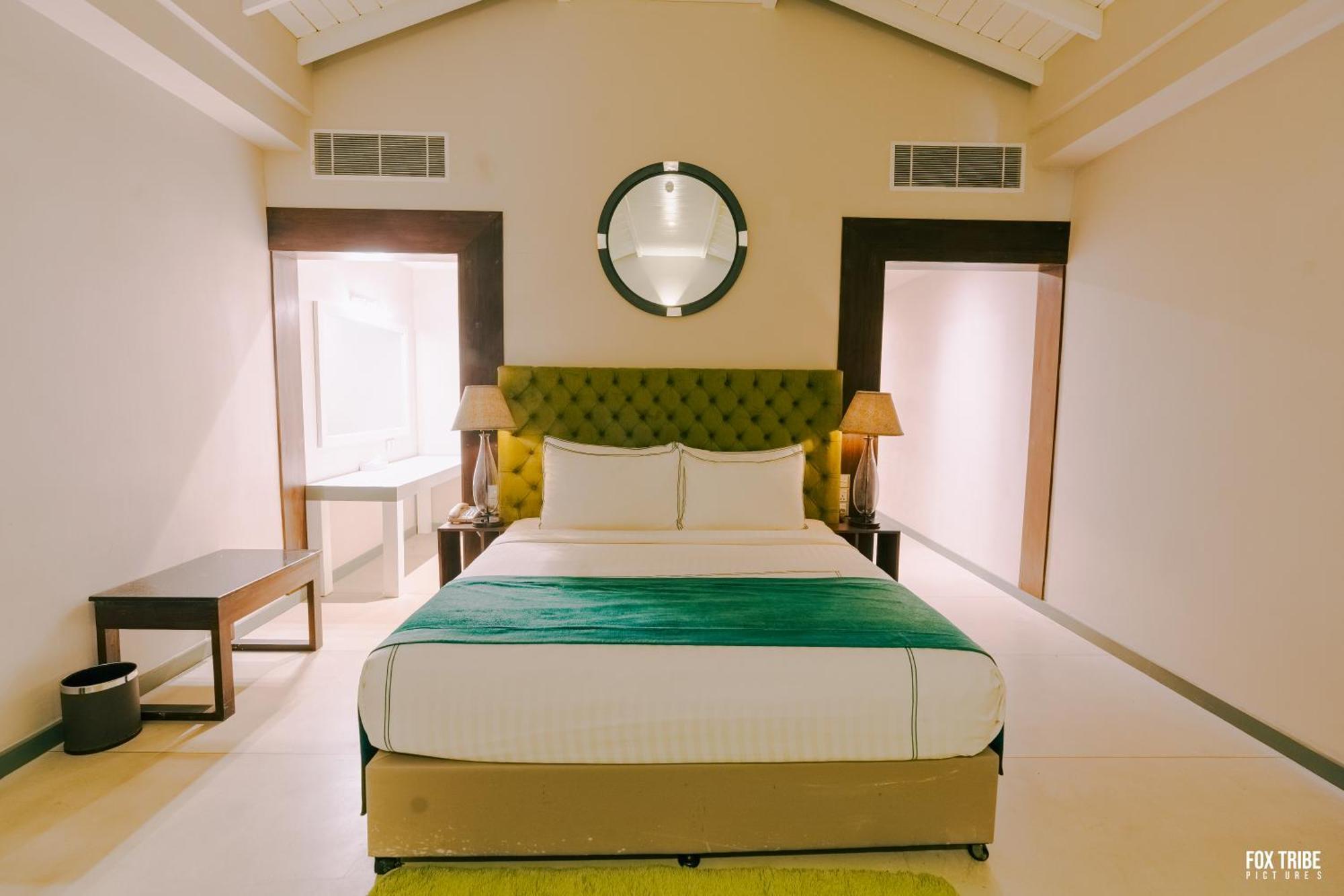 Earl'S Regent Negombo Hotel Exterior photo