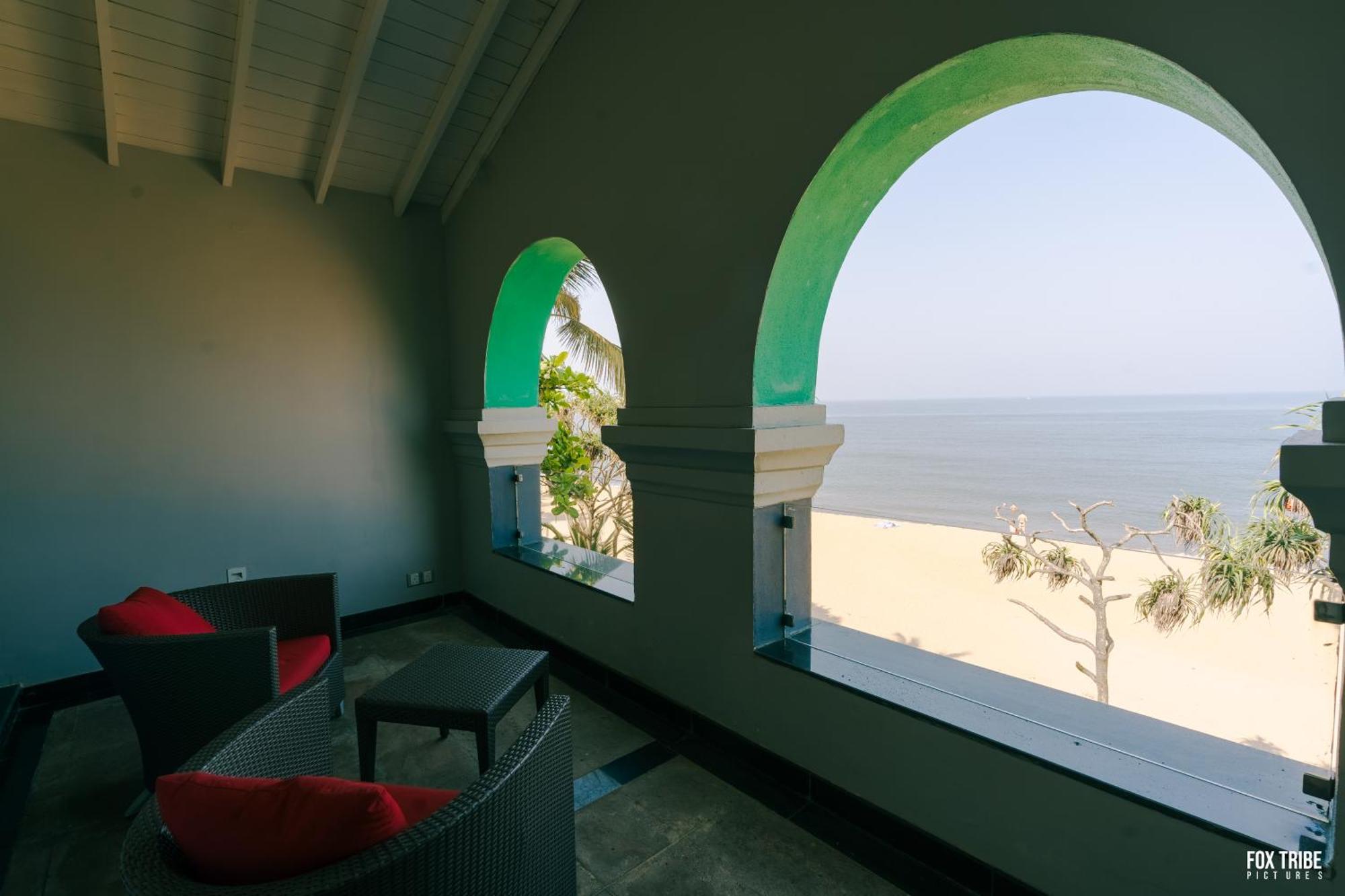 Earl'S Regent Negombo Hotel Exterior photo