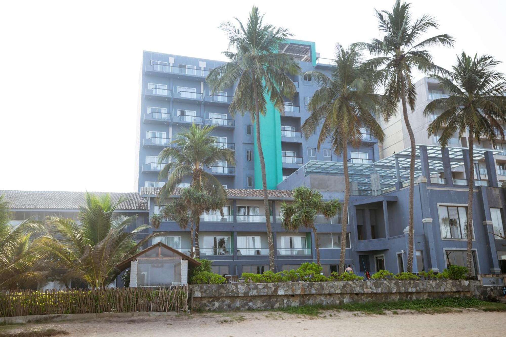 Earl'S Regent Negombo Hotel Exterior photo