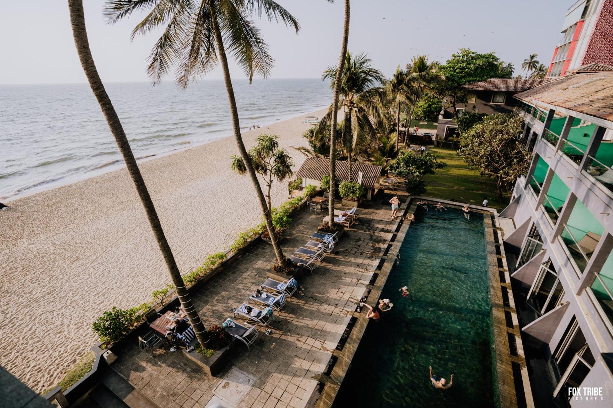 Earl'S Regent Negombo Hotel Exterior photo