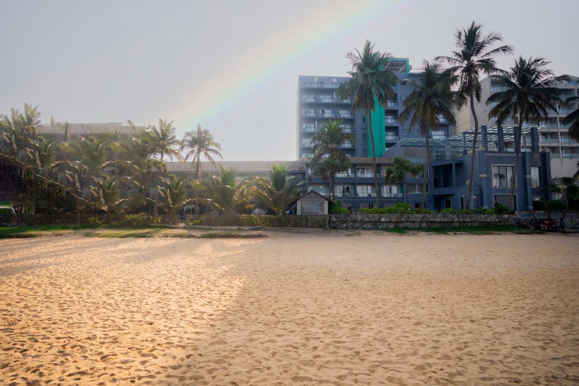 Earl'S Regent Negombo Hotel Exterior photo