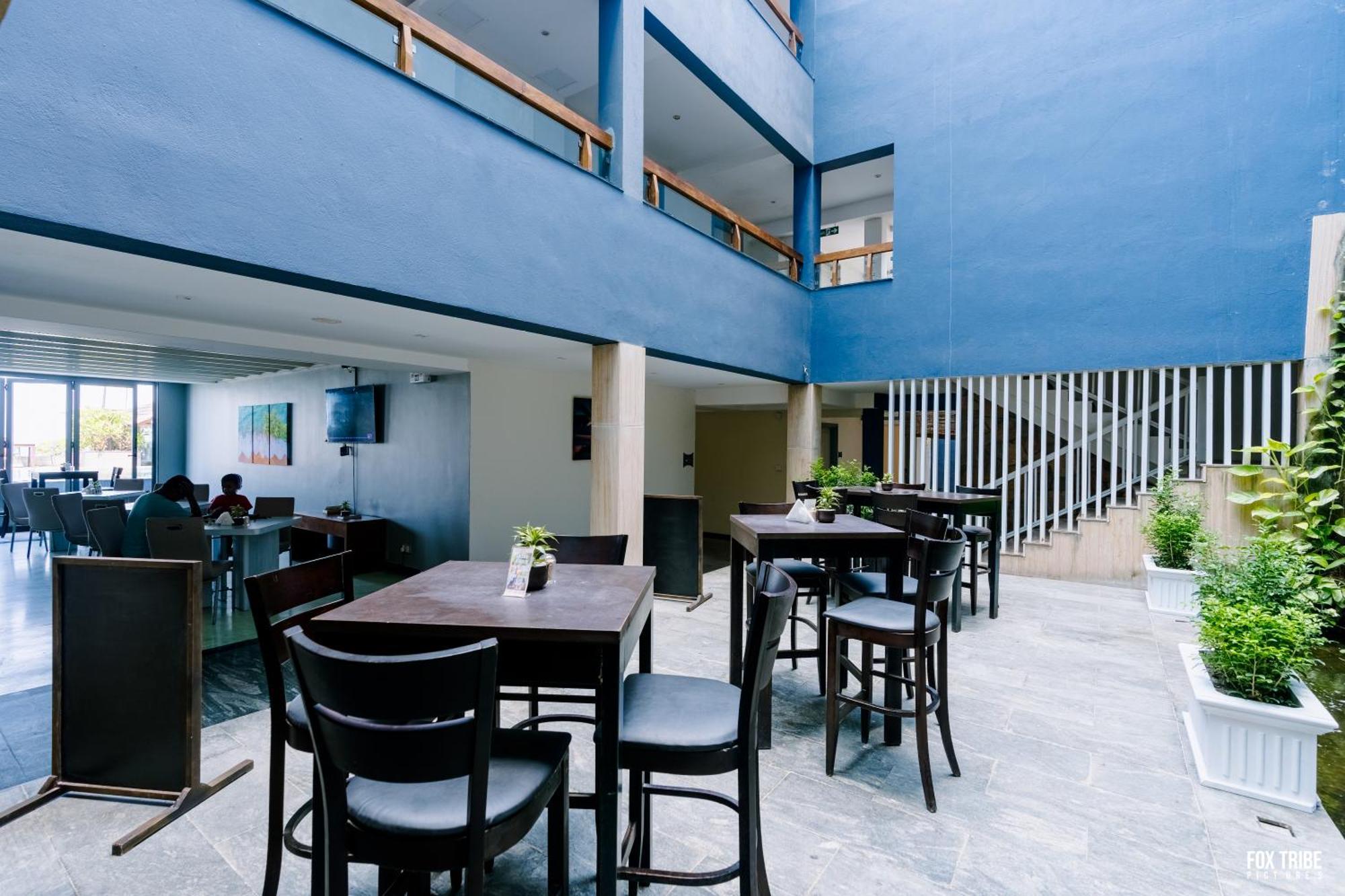 Earl'S Regent Negombo Hotel Exterior photo